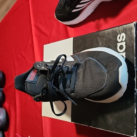 Adidas - Picture 6 of 10